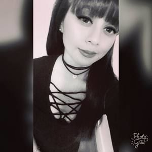 Meet your Posher, Idania